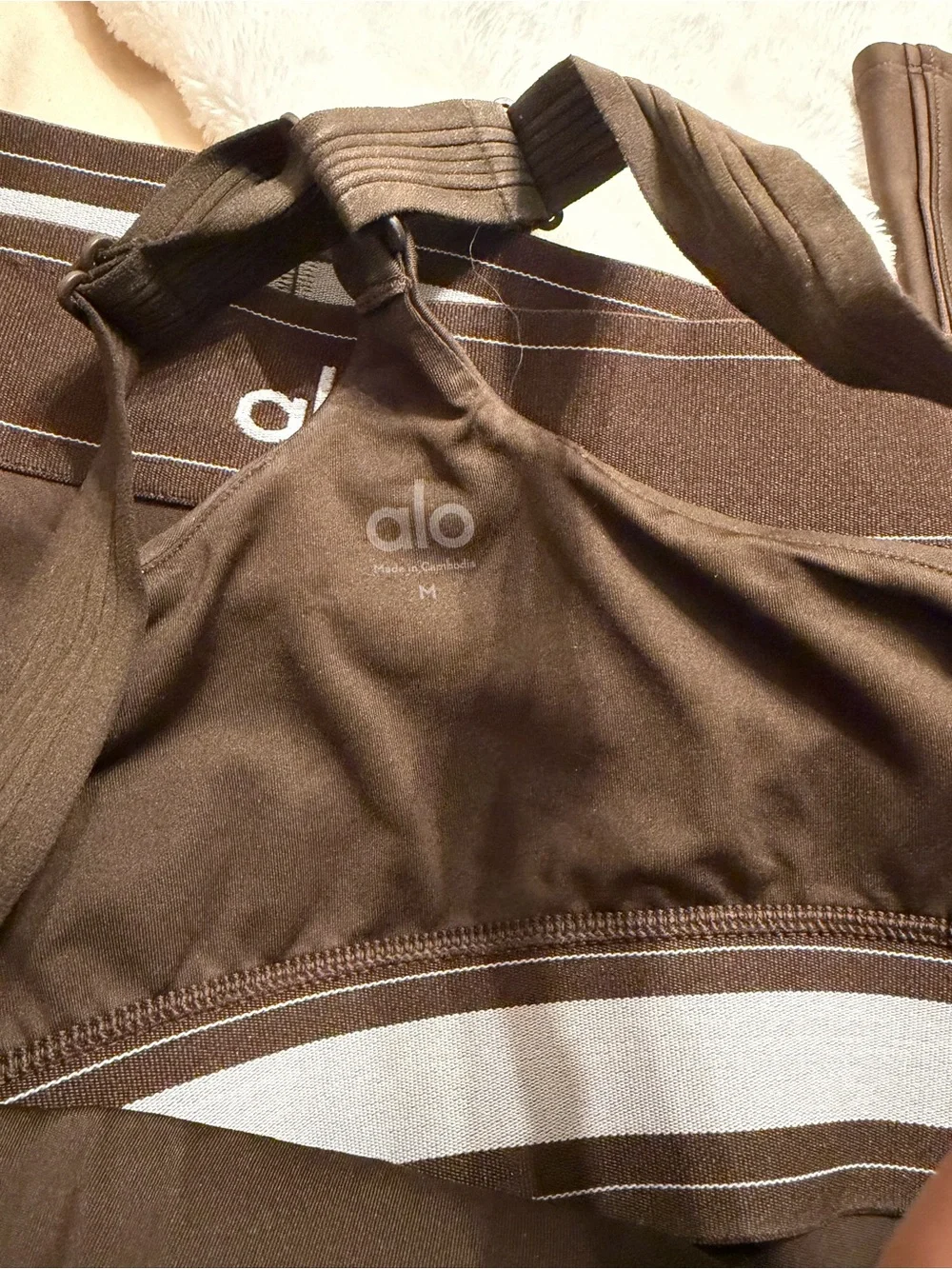 ALO Yoga Brown Sports Bra with White Logo Band and leggings to match - Picture 3 of 6
